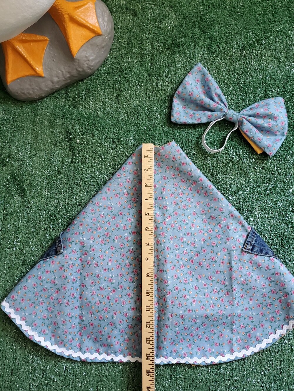 Large Concrete Porch Goose Outfit With Bow - Picture 10 of 13